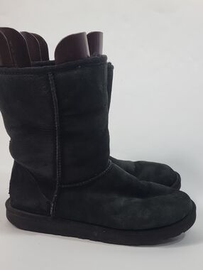 Women's UGG Classic Short Boot Size 10